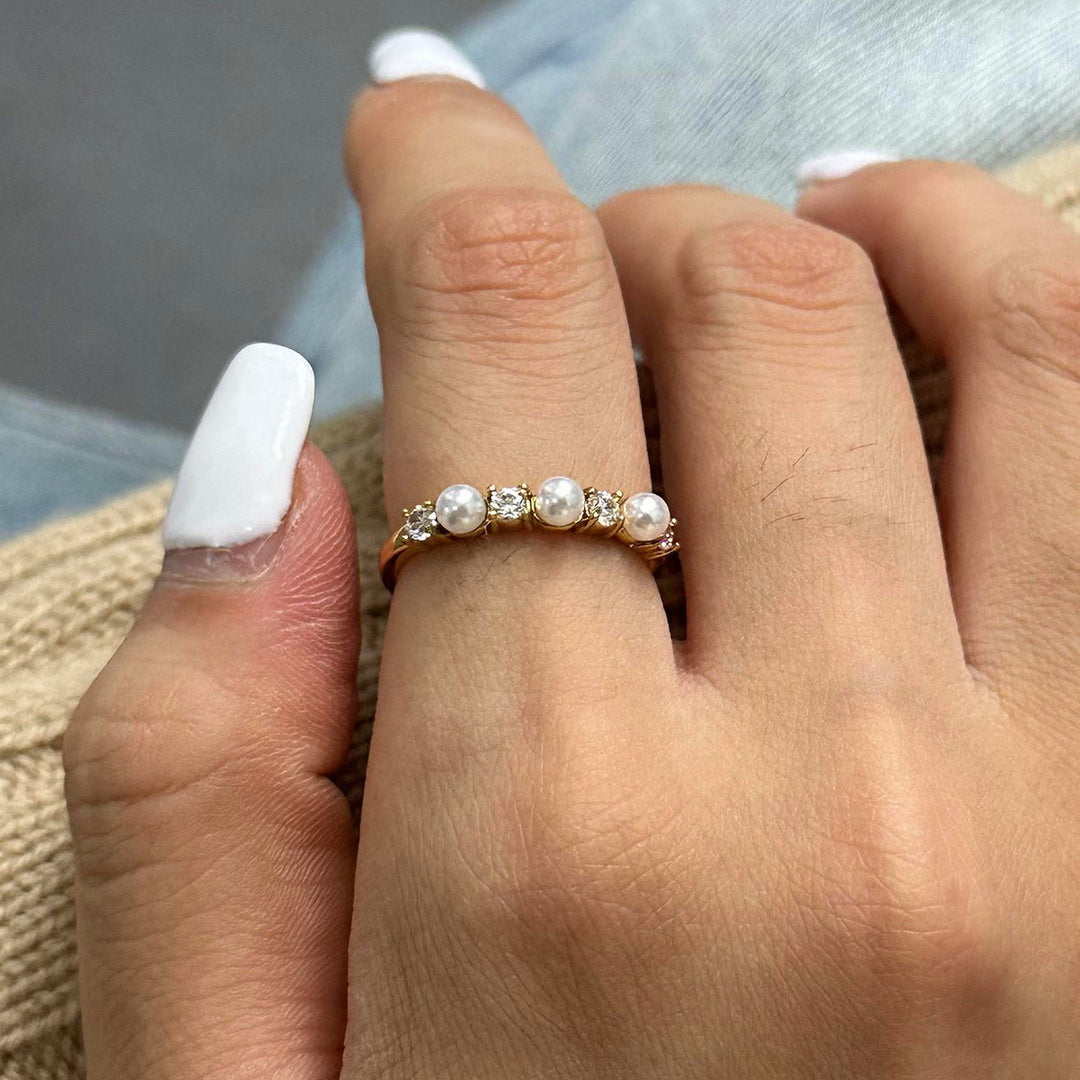 Gold Ring with Diamond and Freshwater Pearls – Holwice