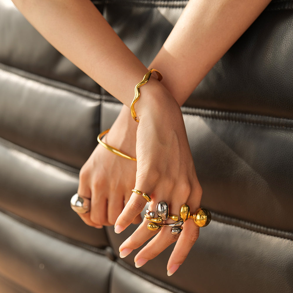 Elegant Gold Spherical Ring – Alfraye