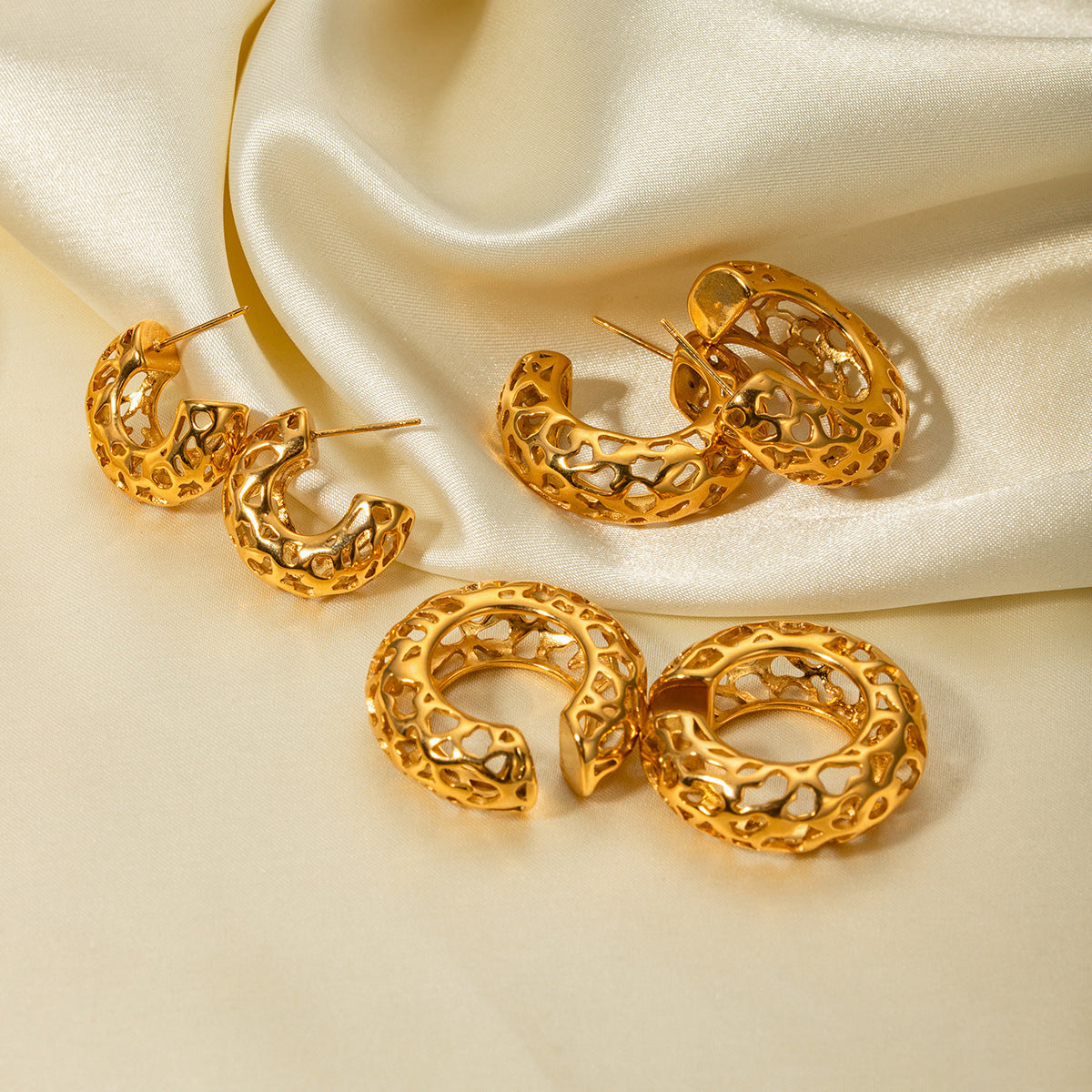 Hollow C-Shaped Earclip Earrings in Gold – Vashti