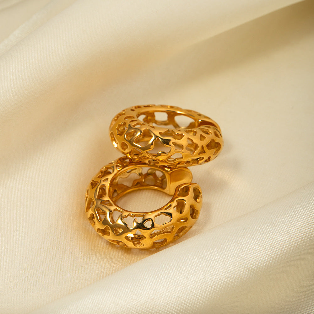 Hollow C-Shaped Earclip Earrings in Gold – Vashti