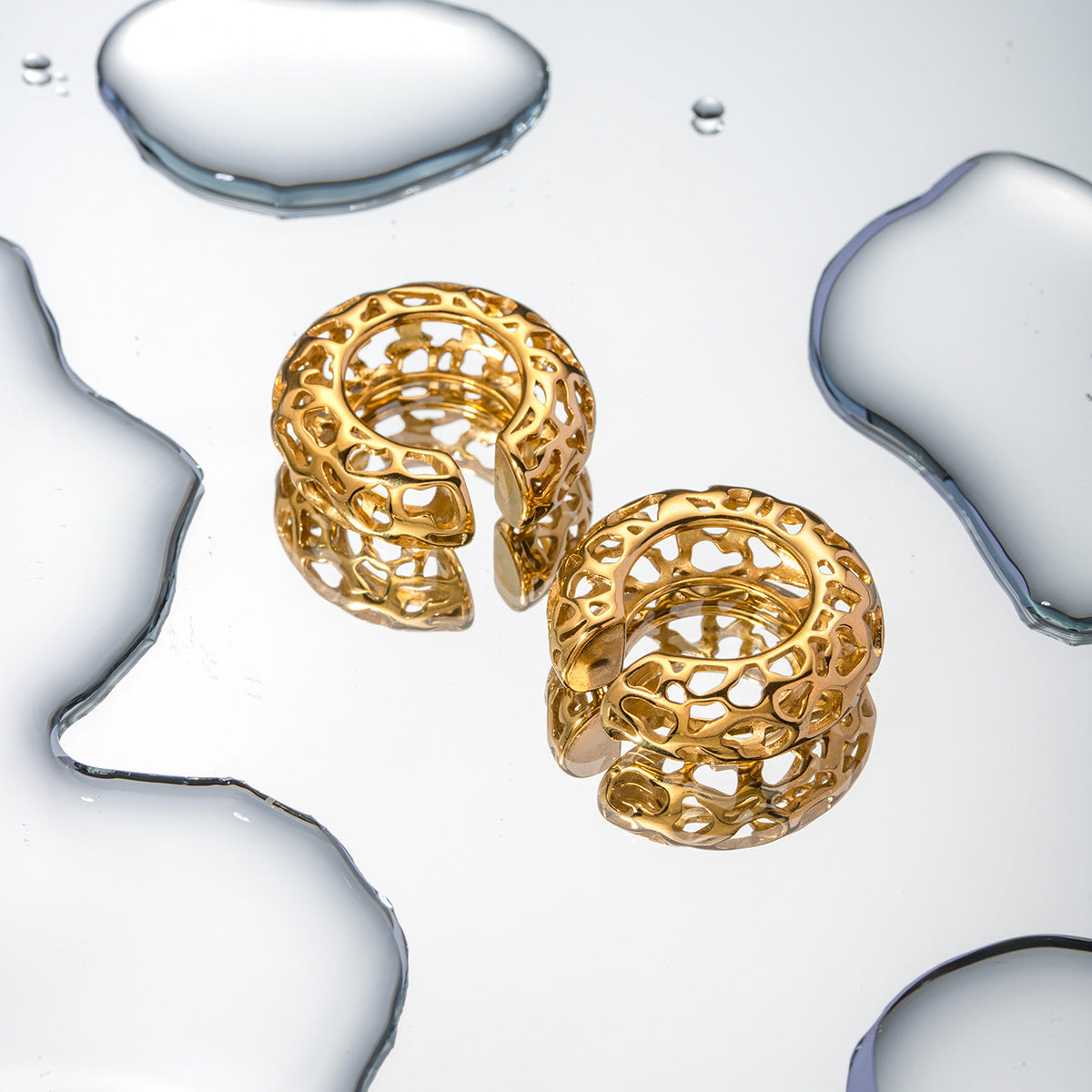 Hollow C-Shaped Earclip Earrings in Gold – Vashti