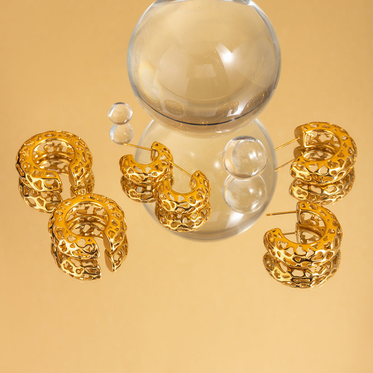 Hollow C-Shaped Earclip Earrings in Gold – Vashti