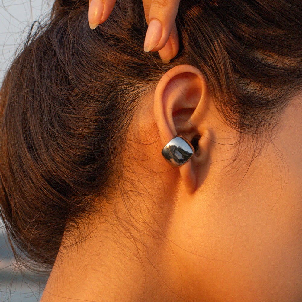 Simple Smooth Piercing-free Ear Cuff  - Dryden